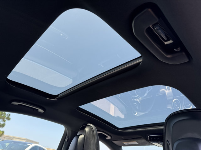 2025 Mercedes Benz C 300 4MATIC photo 3