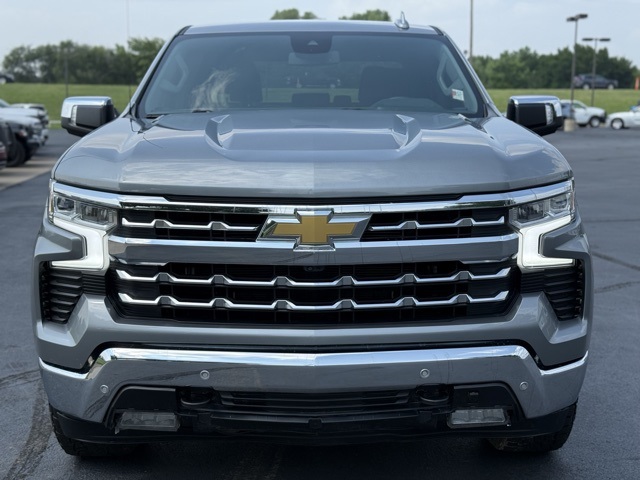2023 Chevrolet Silverado 1500 LTZ photo 2