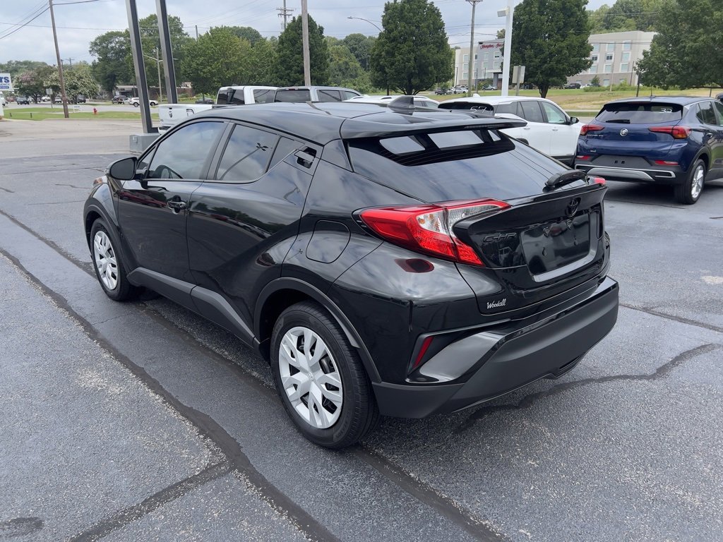 2020 Toyota C-HR LE photo 4