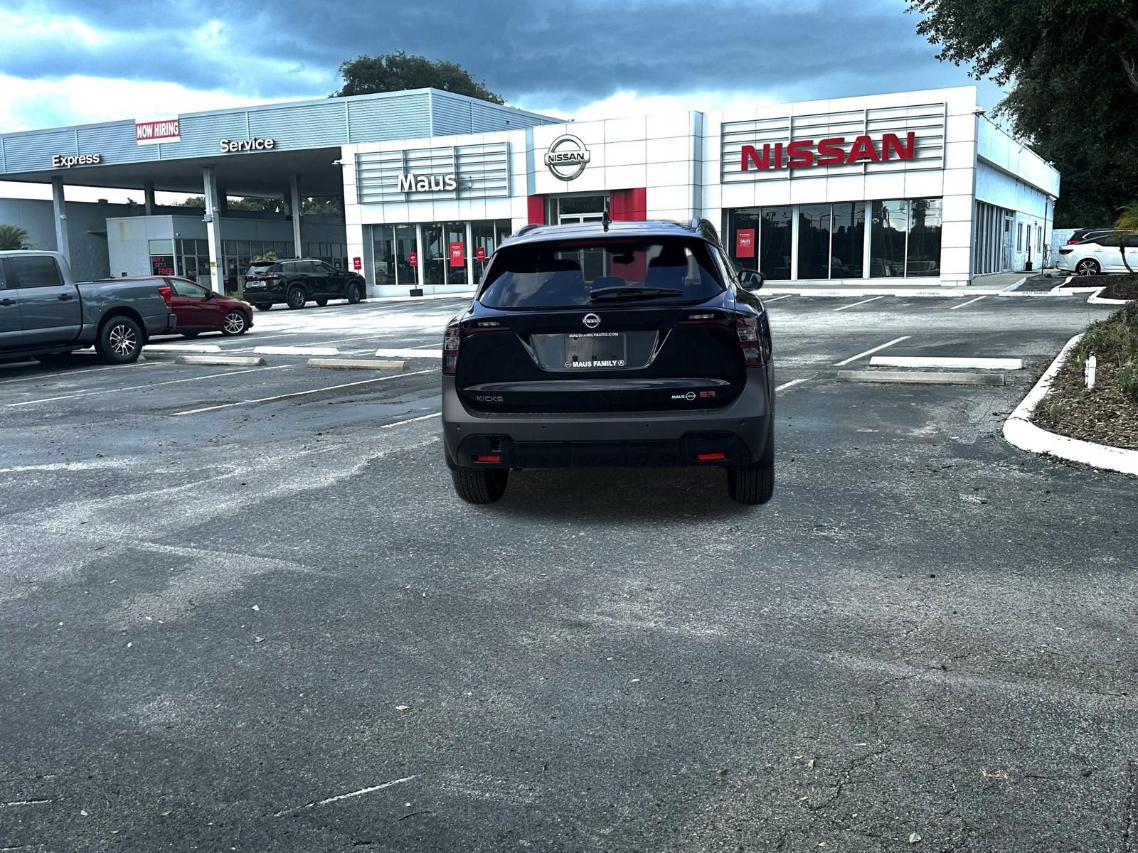 2025 Nissan Kicks SR photo 3