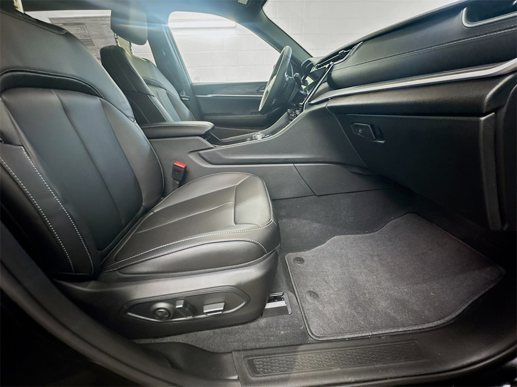 2025 Jeep Grand Cherokee Limited photo 27