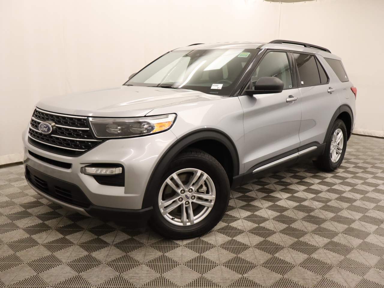 2023 Ford Explorer XLT's photo