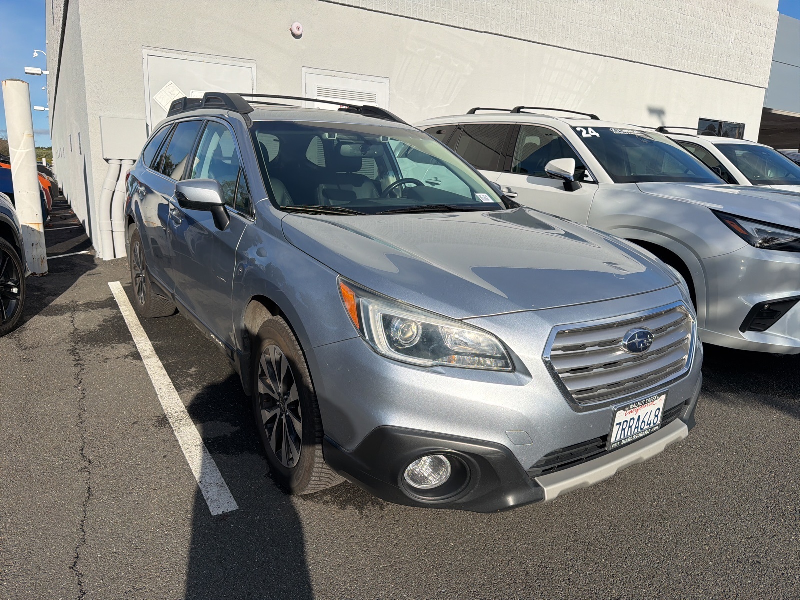 2016 Subaru Outback Limited's photo