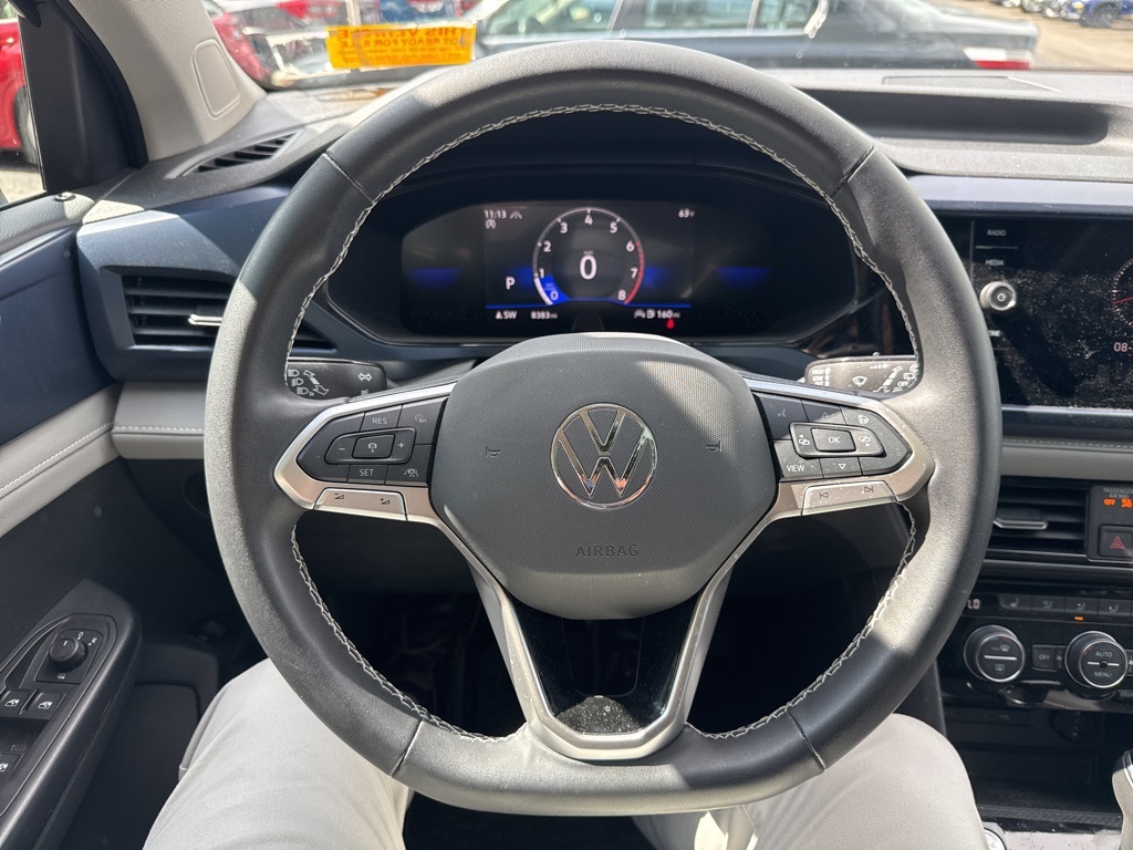 2024 Volkswagen Taos SE photo 2