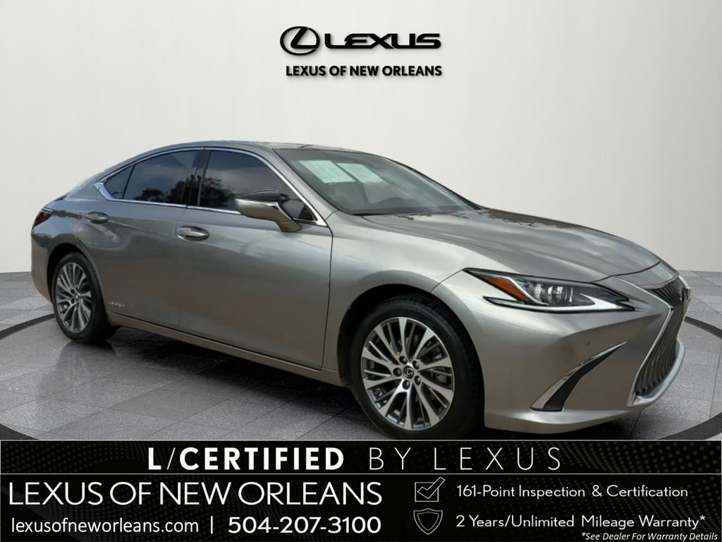 2021 Lexus ES Hybrid 300h's photo