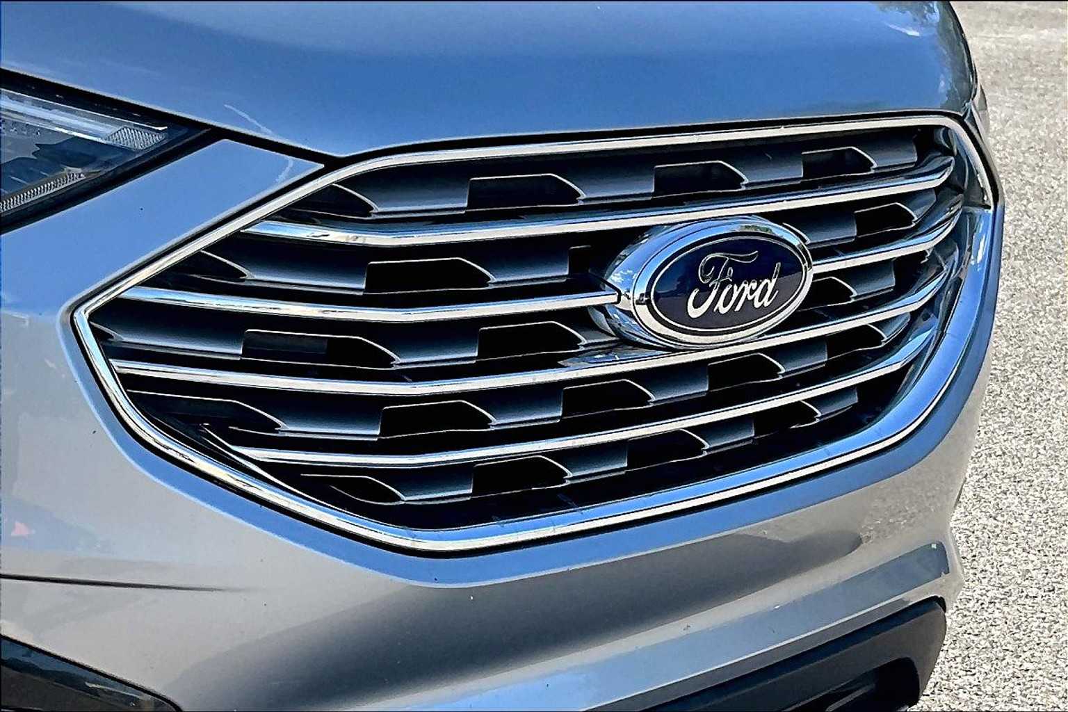 2021 Ford Edge SEL photo 28