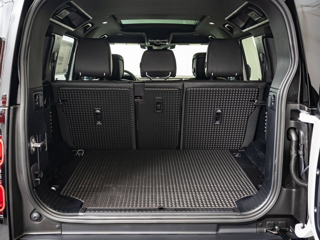 2025 Land Rover Defender 110 X-Dynamic SE photo 15