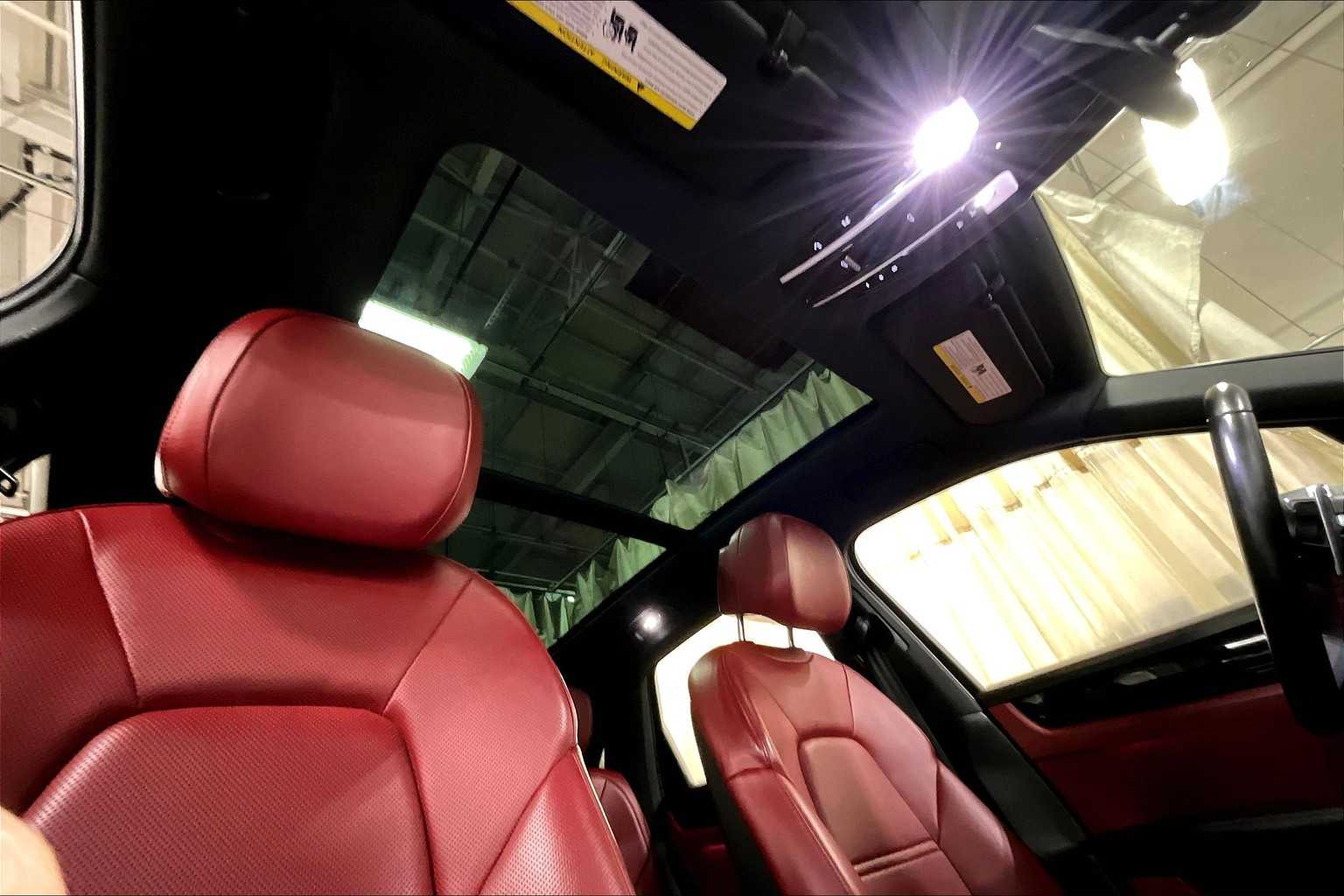 2021 Porsche Cayenne S photo 12