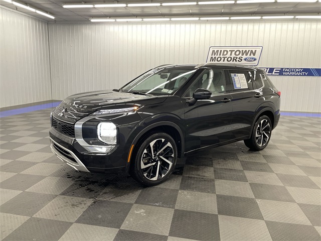 2023 Mitsubishi Outlander SEL's photo