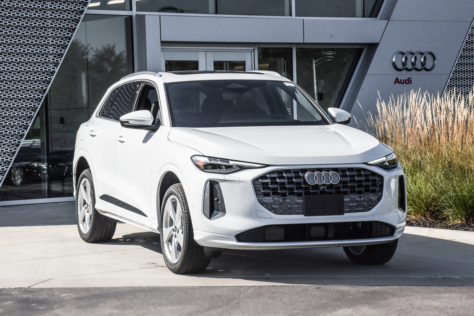 2025 Audi Q5 Premium Plus photo 2