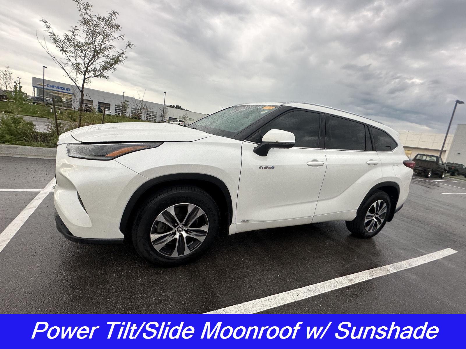 Used 2021 Toyota Highlander XLE with VIN 5TDGBRCH2MS530049 for sale in Kansas City