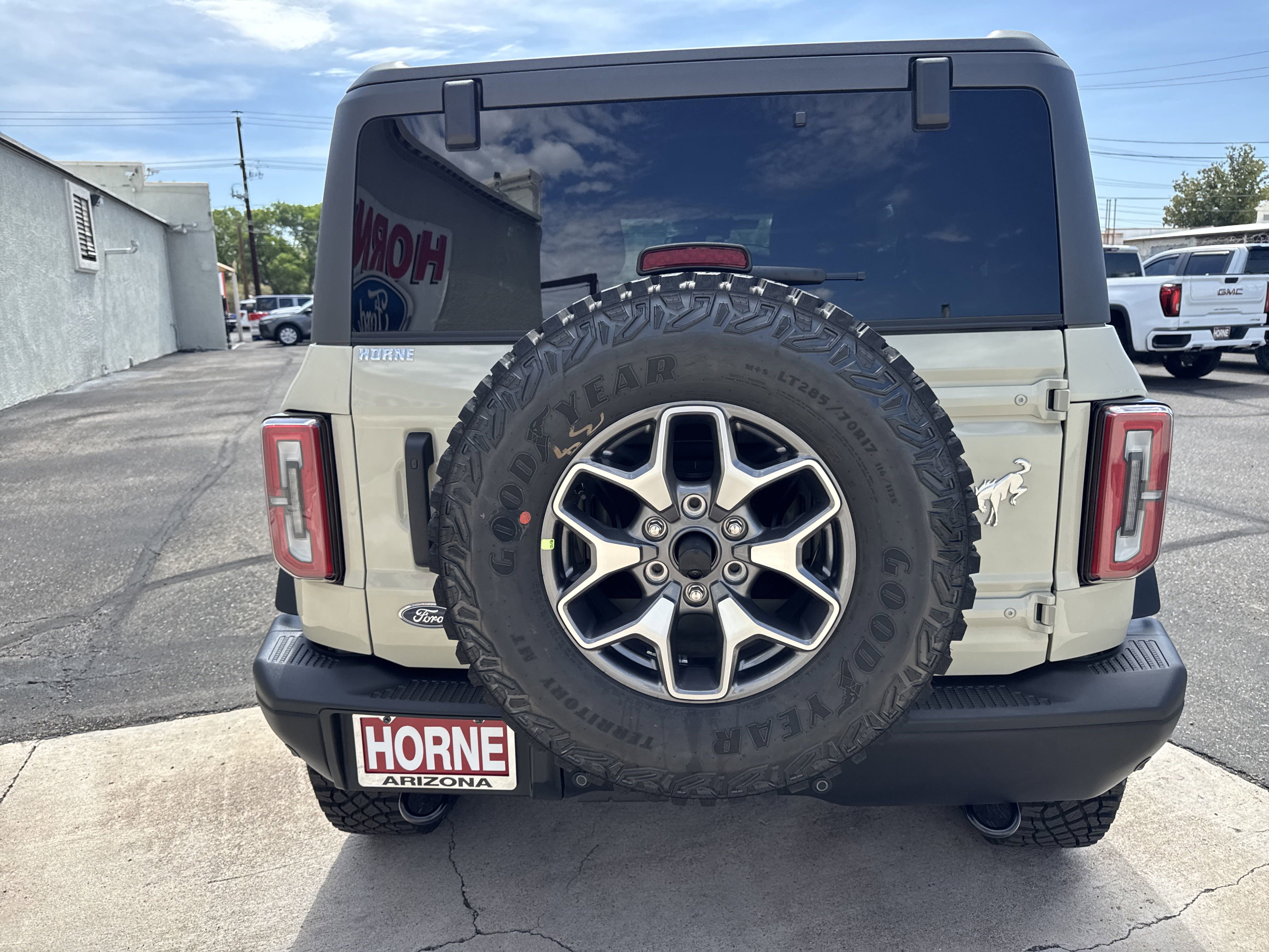 2025 Ford Bronco Badlands photo 2