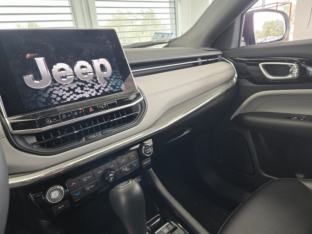 2024 Jeep Compass Limited photo 25
