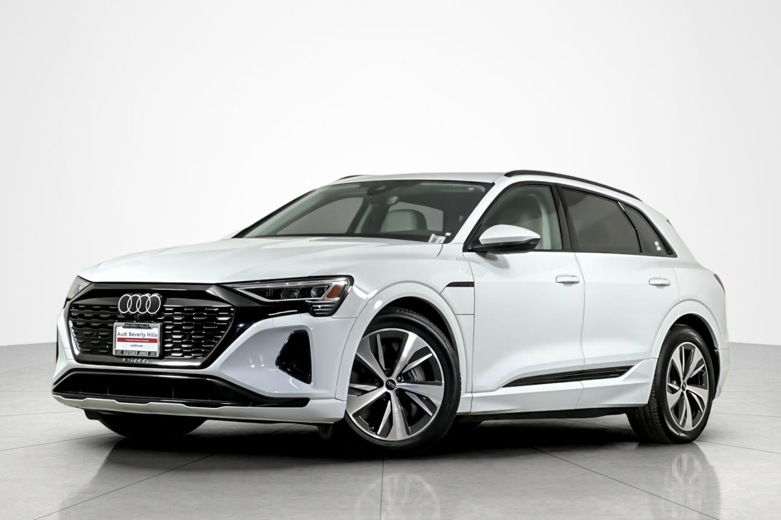 2024 Audi Q8 e-tron Premium's photo