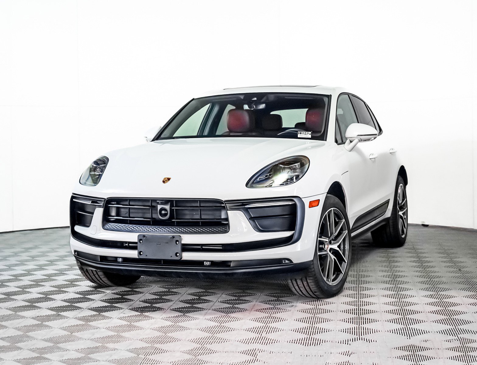 2024 Porsche Macan Base's photo
