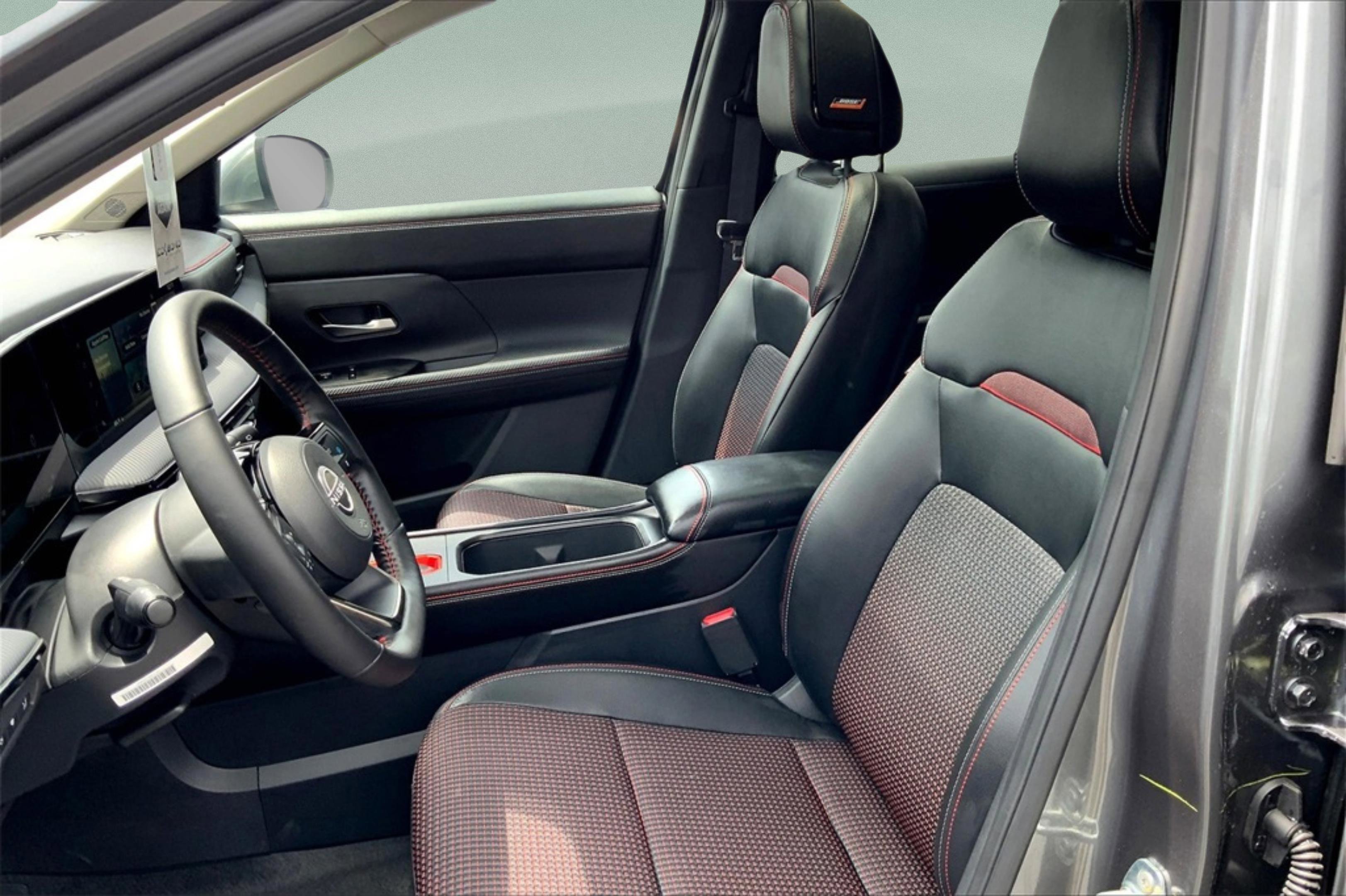 2025 Nissan Kicks SR photo 9