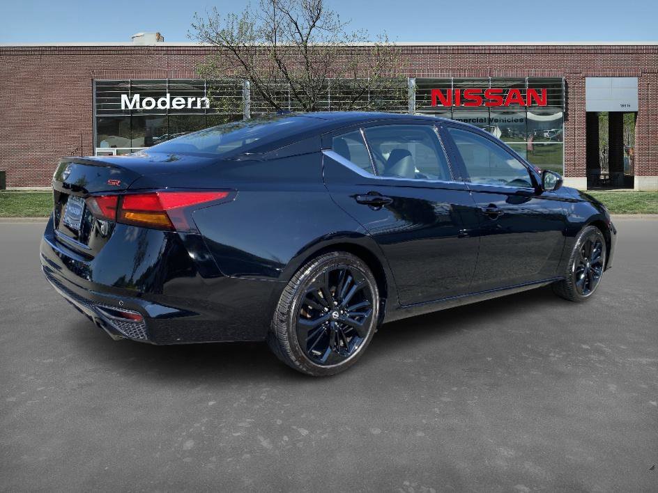 2024 Nissan Altima 2.5 SR photo 4
