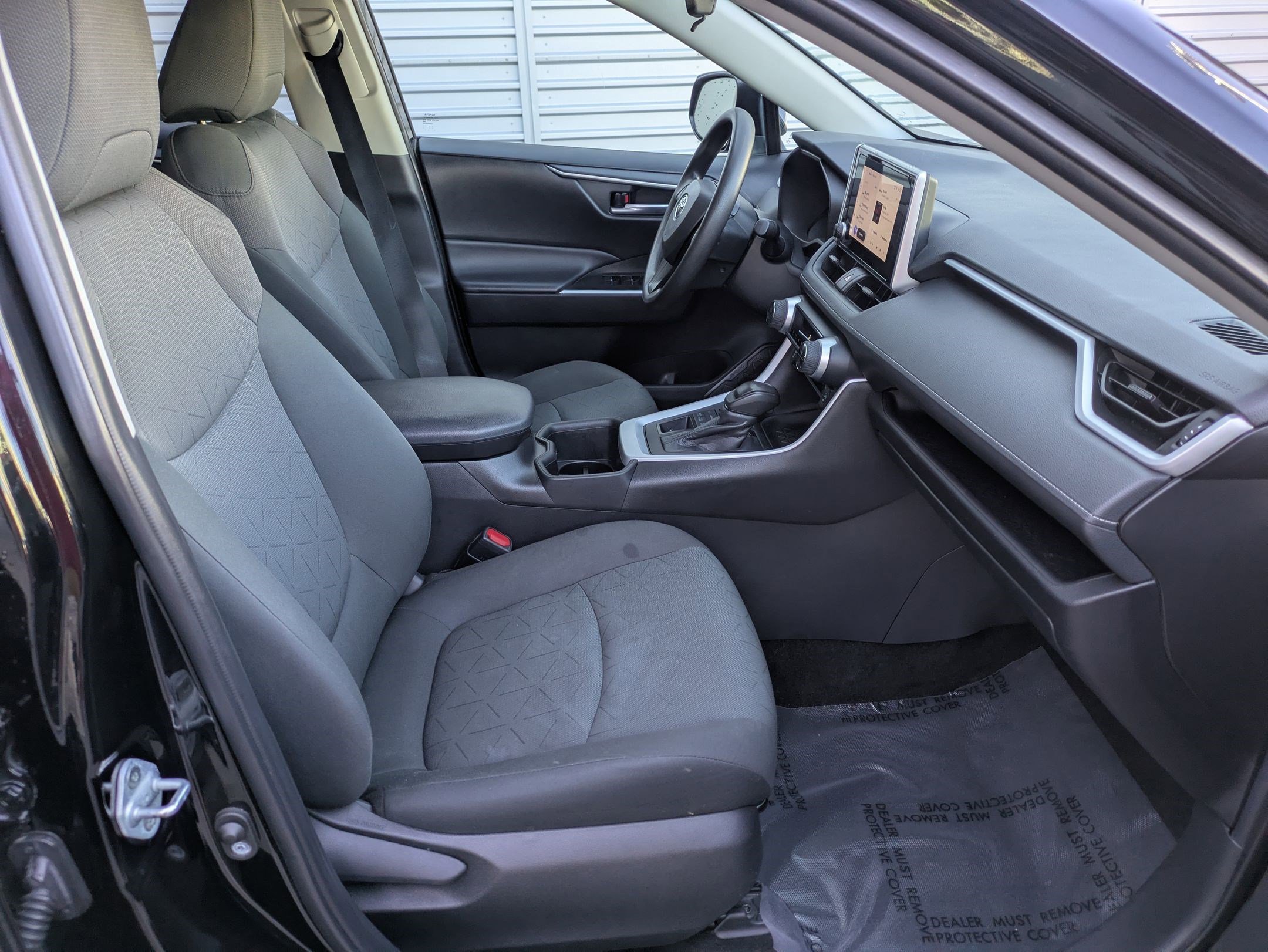 2024 Toyota RAV4 XLE photo 31
