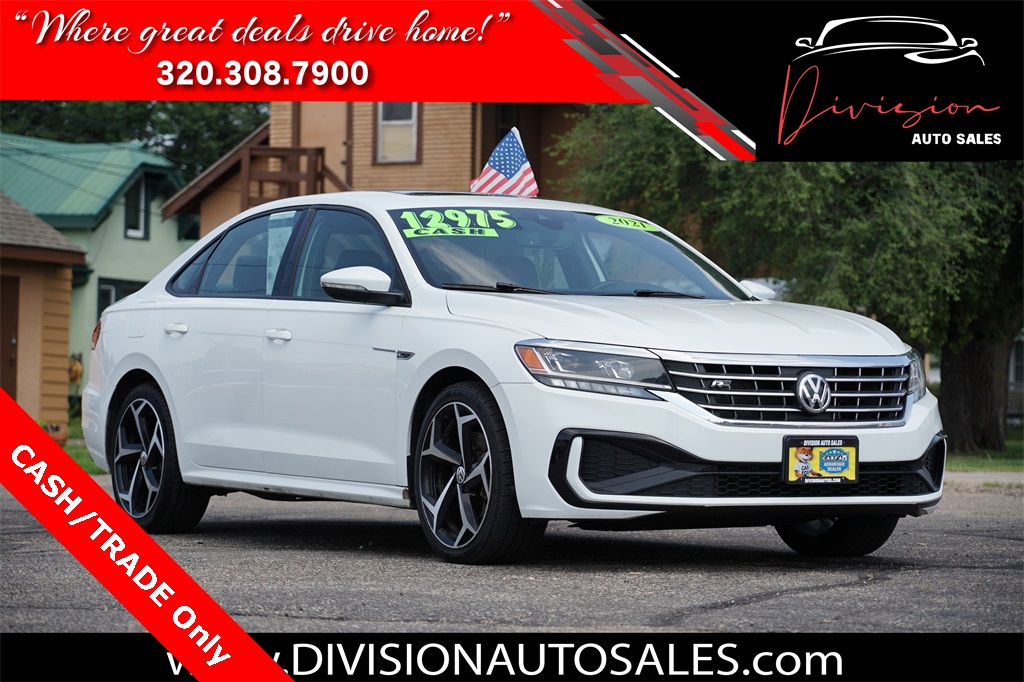 2021 Volkswagen Passat R-Line's photo