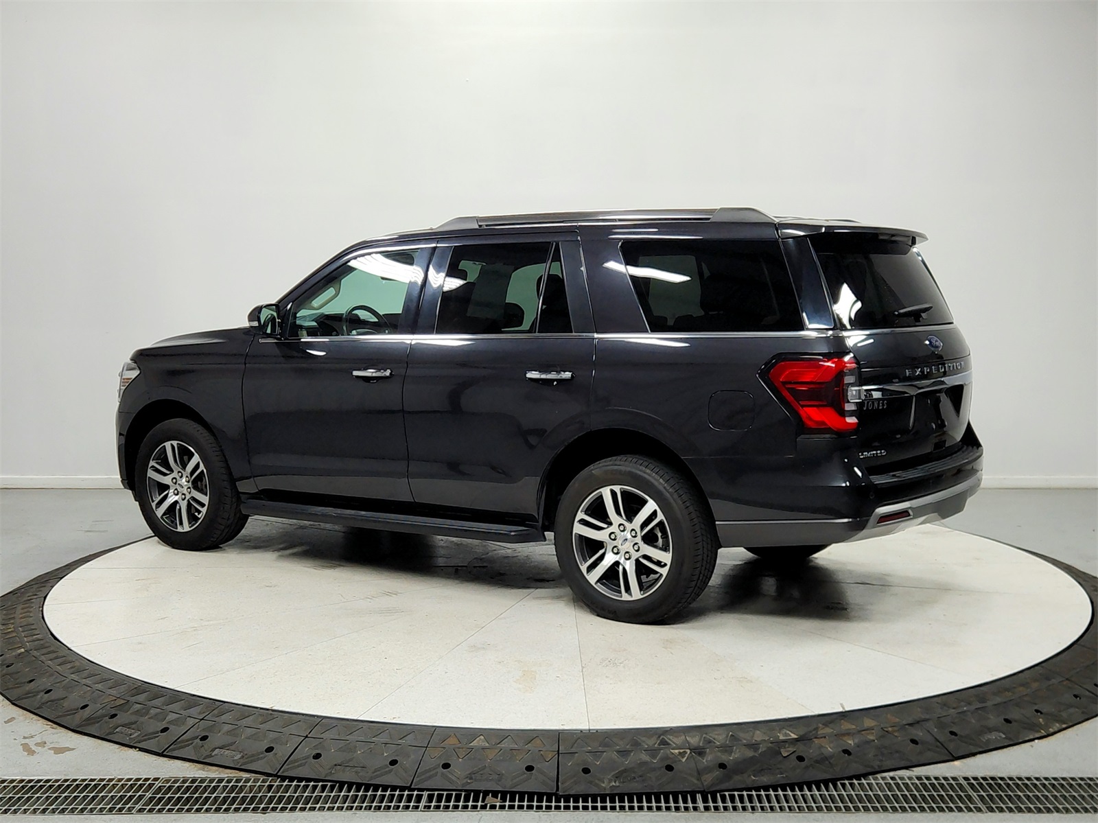 2024 Ford Expedition Limited photo 4