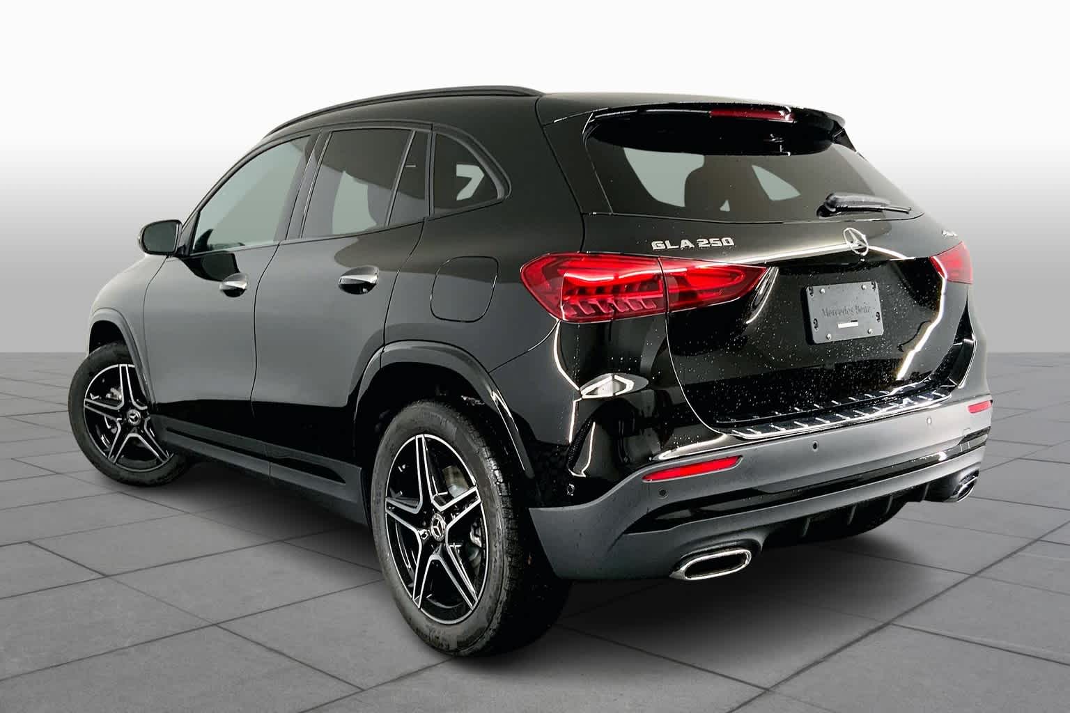 2025 Mercedes Benz GLA 250 4MATIC photo 4