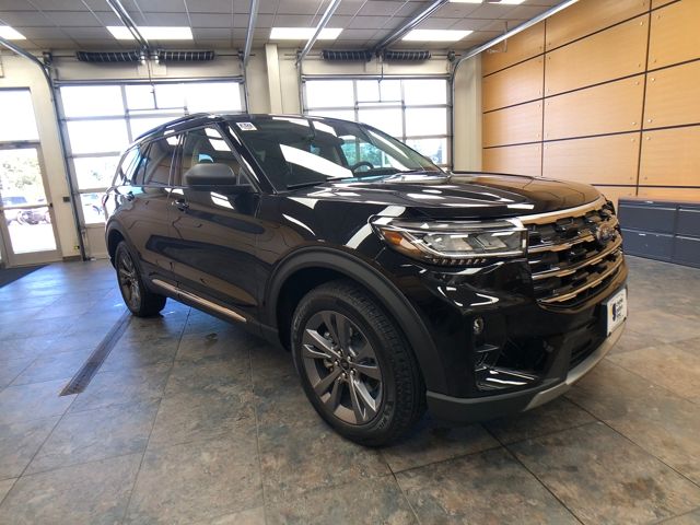 2025 Ford Explorer photo 2