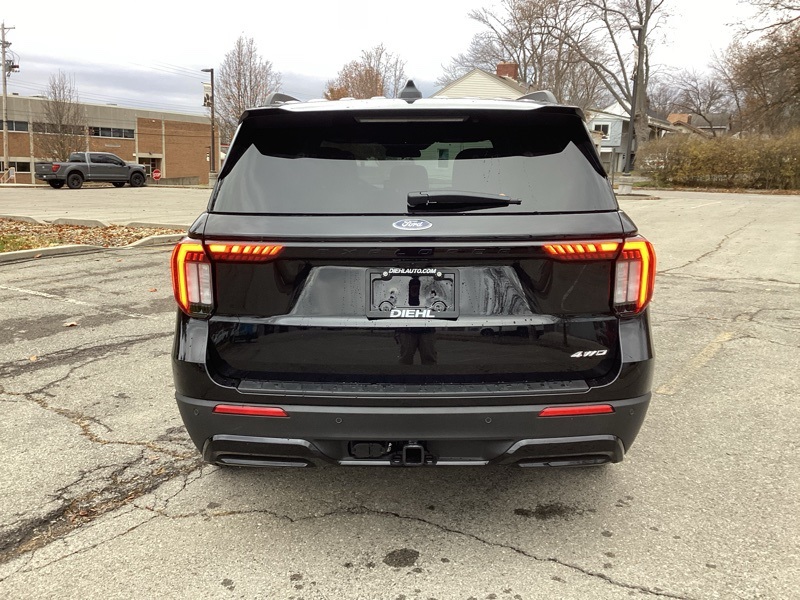 2026 Ford Explorer ST-Line photo 4