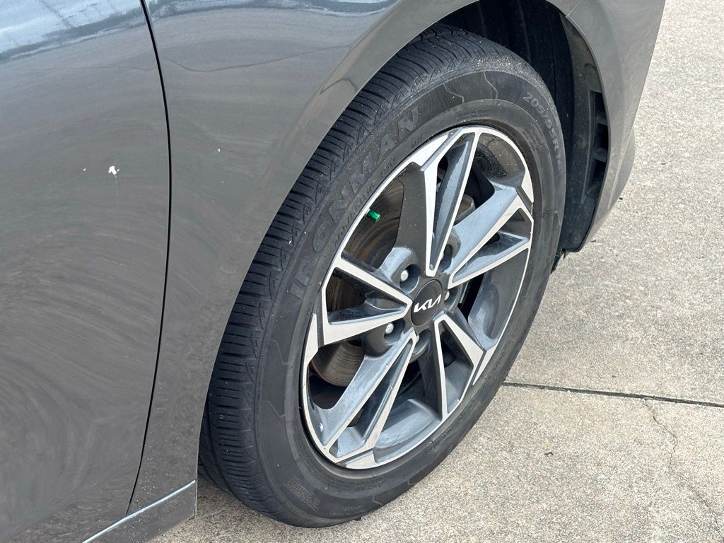 2023 Kia Forte LXS photo 24