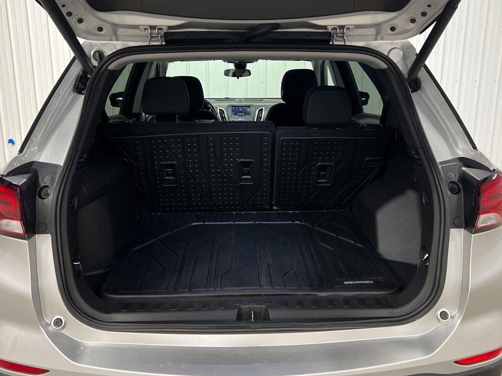 2022 Chevrolet Equinox LT photo 3