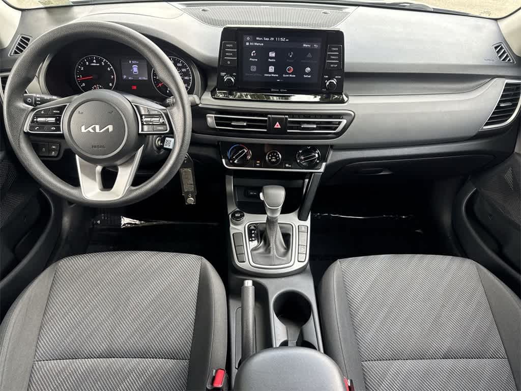 2023 Kia Seltos LX photo 21