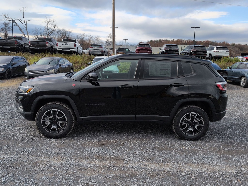 2026 Jeep Compass Trailhawk photo 4
