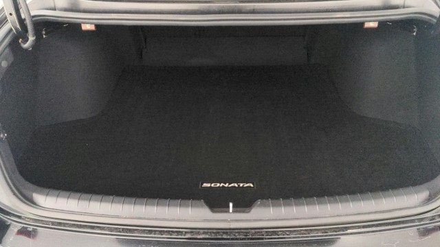 Used 2022  Hyundai SE image 14