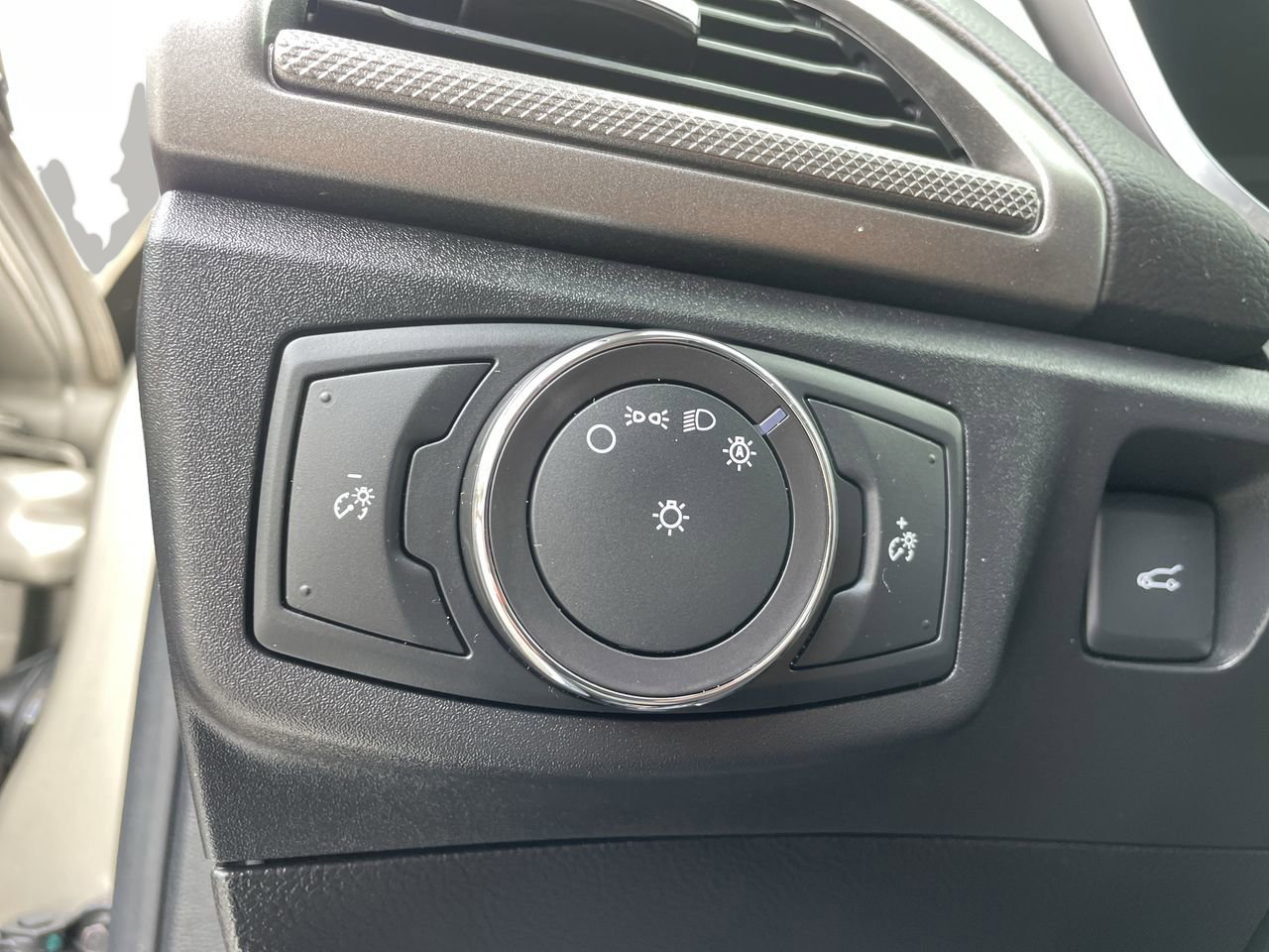 2018 Ford Fusion Hybrid S photo 22