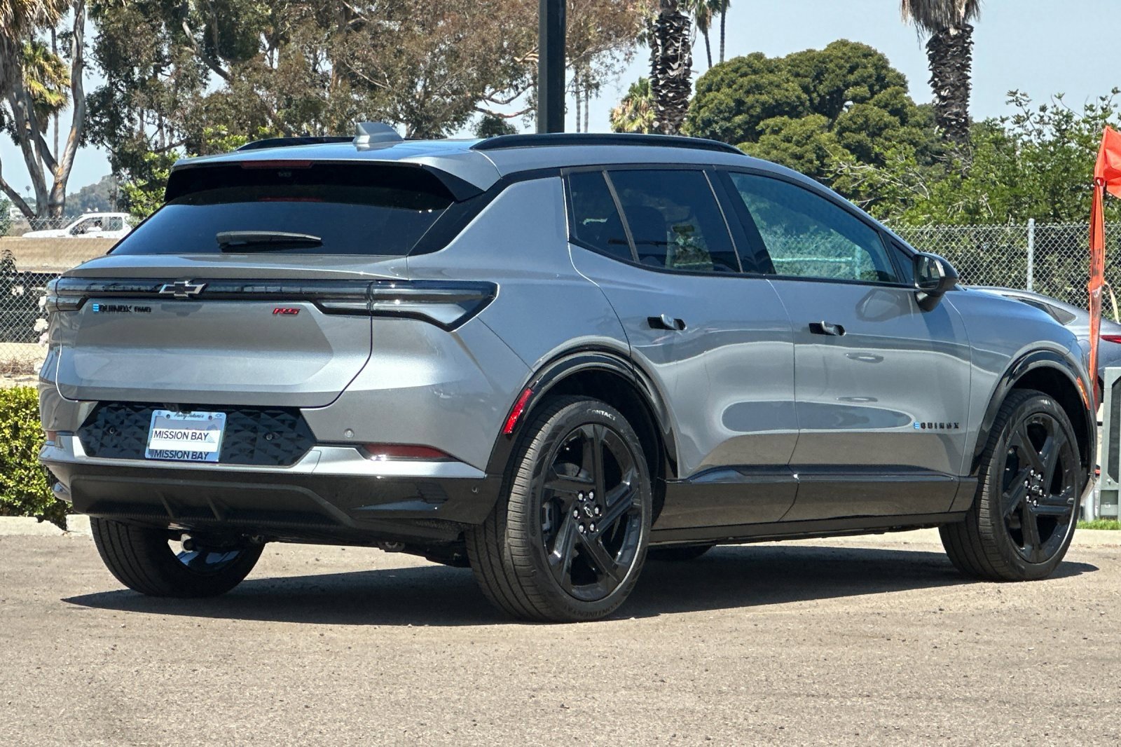2025 Chevrolet Equinox RS photo 2