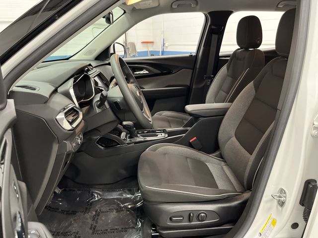2022 Chevrolet Trailblazer LT photo 3