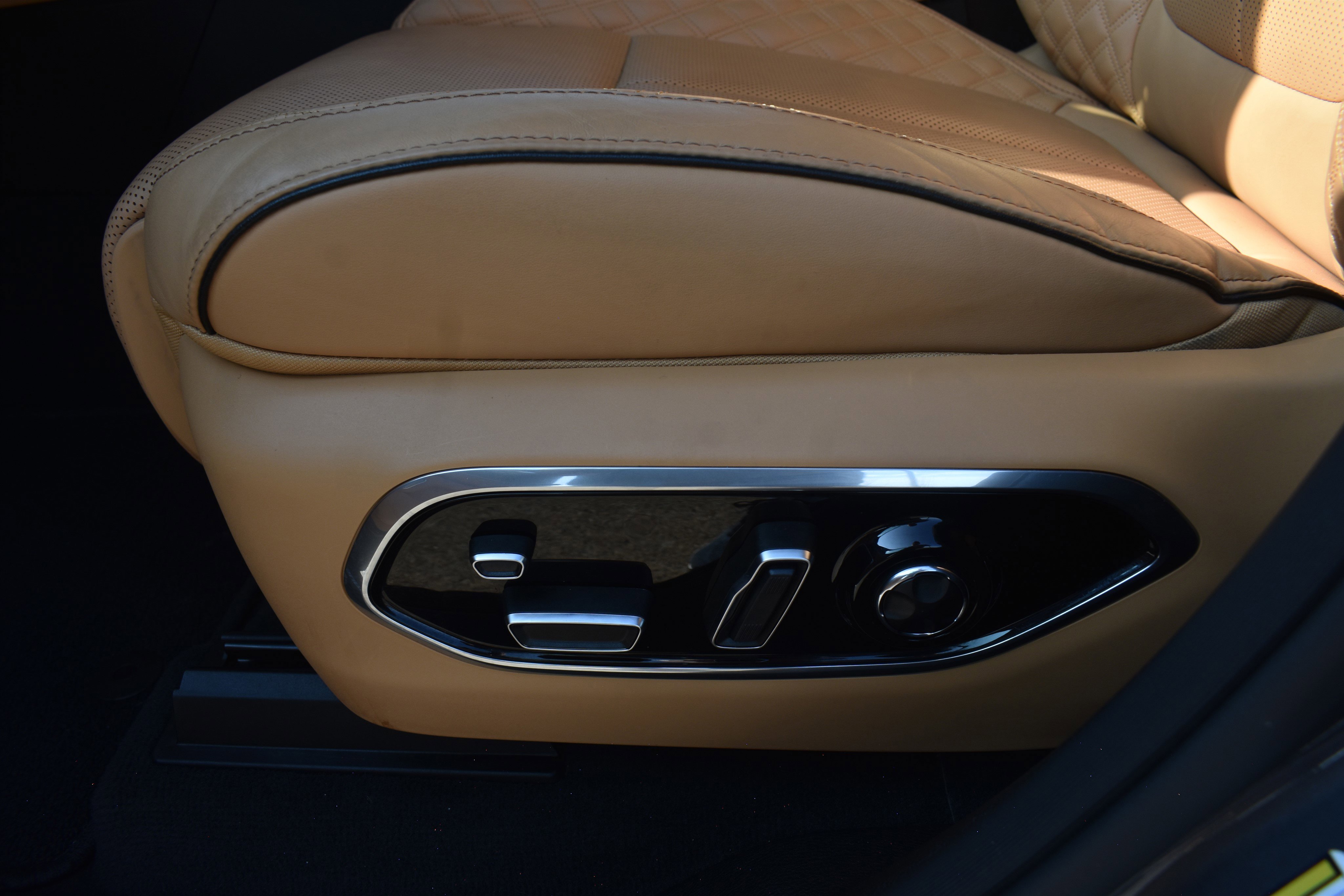 2022 Jeep Cherokee Summit 4xe photo 4
