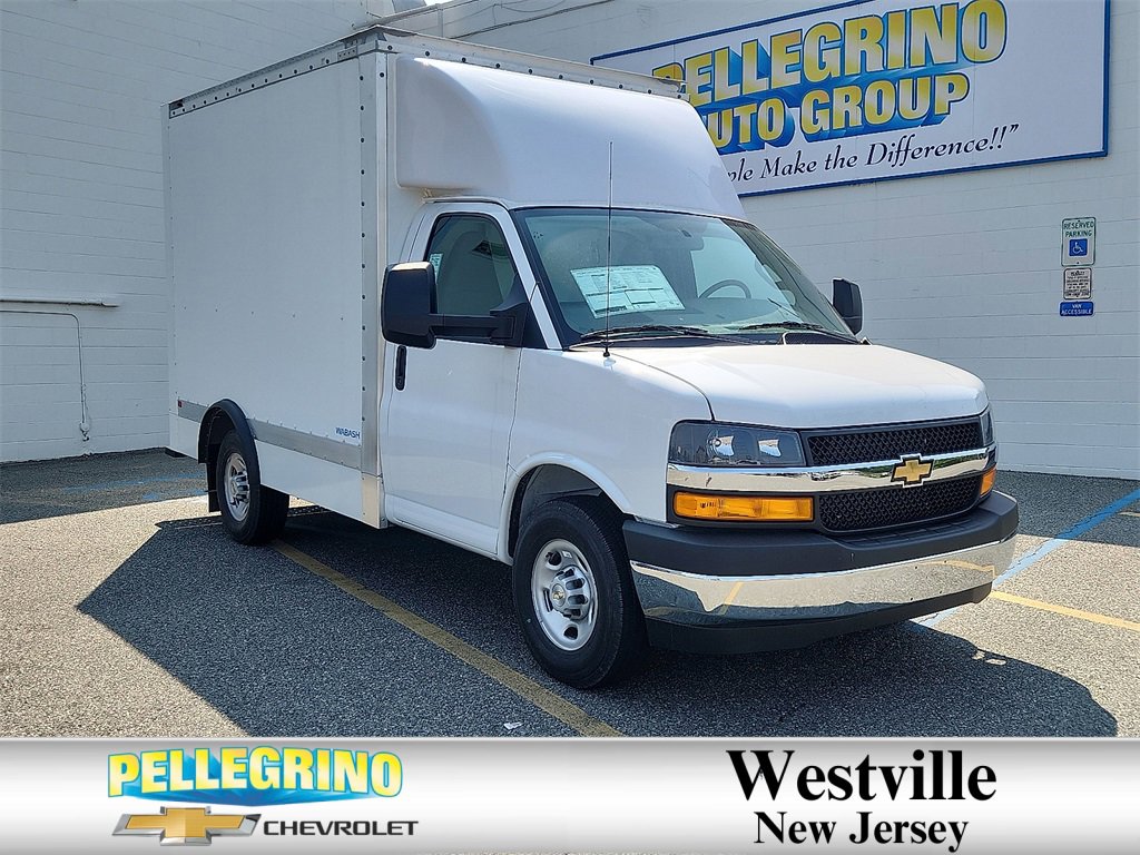2025 Chevrolet Express Cutaway Base's photo