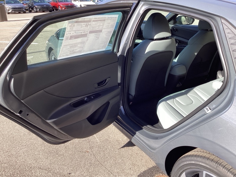 2025 Hyundai Elantra Hybrid Limited photo 18