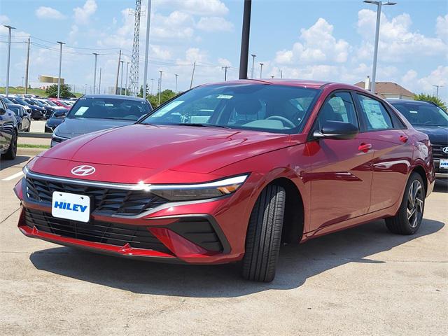 2025 Hyundai Elantra SEL Sport photo 2