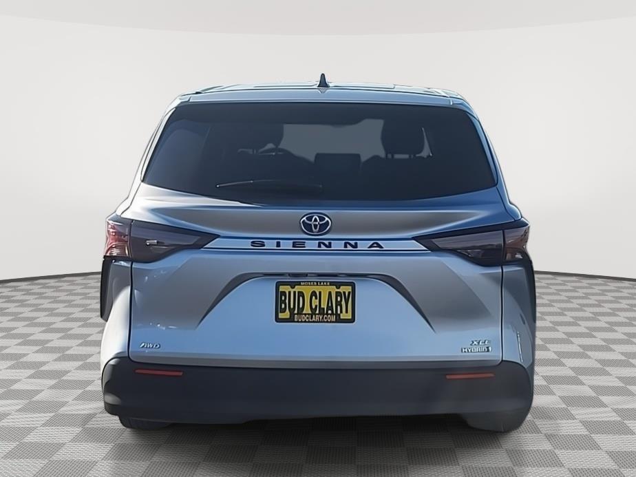 2023 Toyota Sienna XLE photo 4