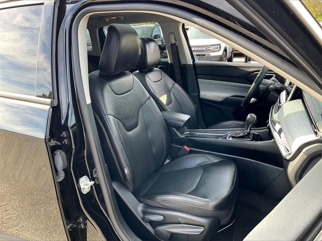 2022 Jeep Compass Latitude Lux photo 10