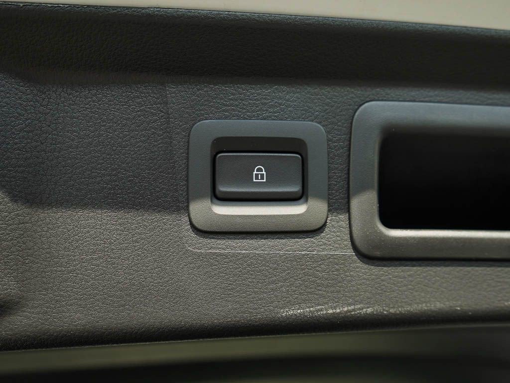 2025 Mazda CX-50 2.5 Select photo 8