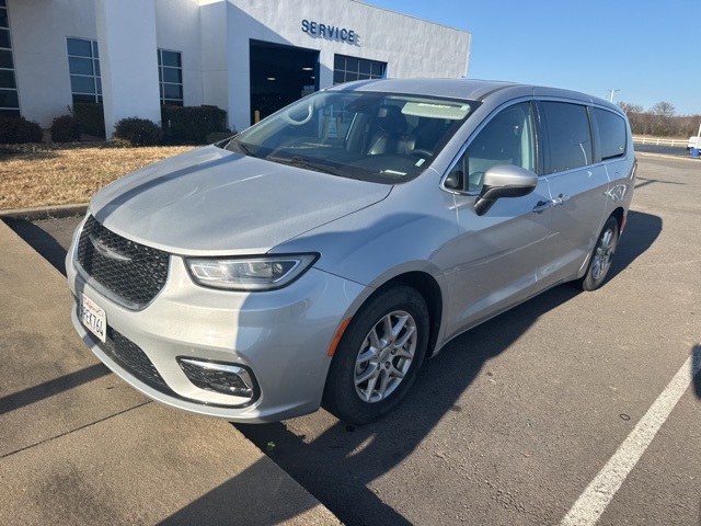 2023 Chrysler Pacifica Touring L's photo