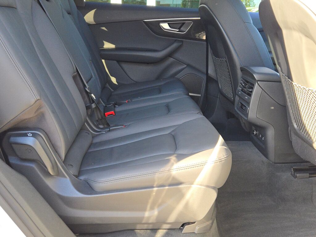 2022 Audi Q7 55 Premium Plus photo 9