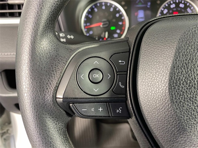 2022 Toyota RAV4 LE photo 11