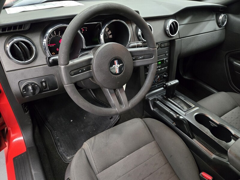 2006 Ford Mustang GT Deluxe photo 8