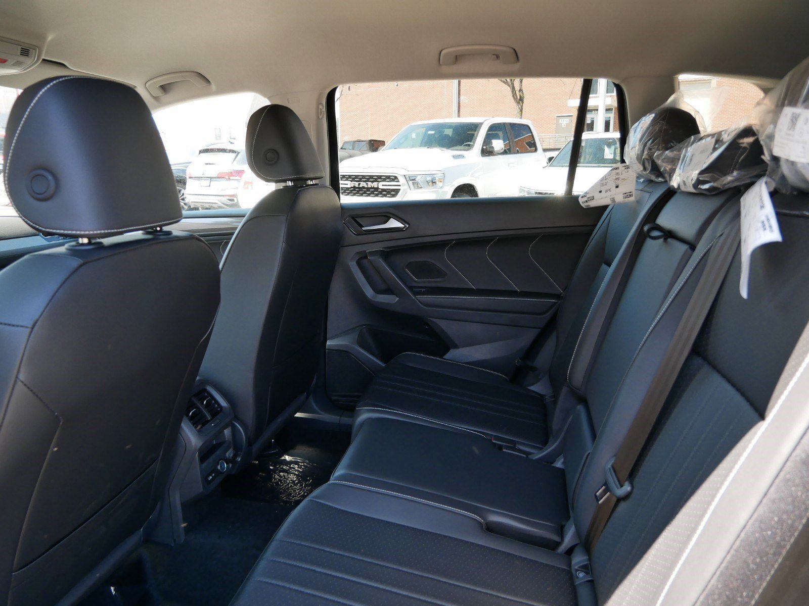 2024 Volkswagen Tiguan SE photo 5
