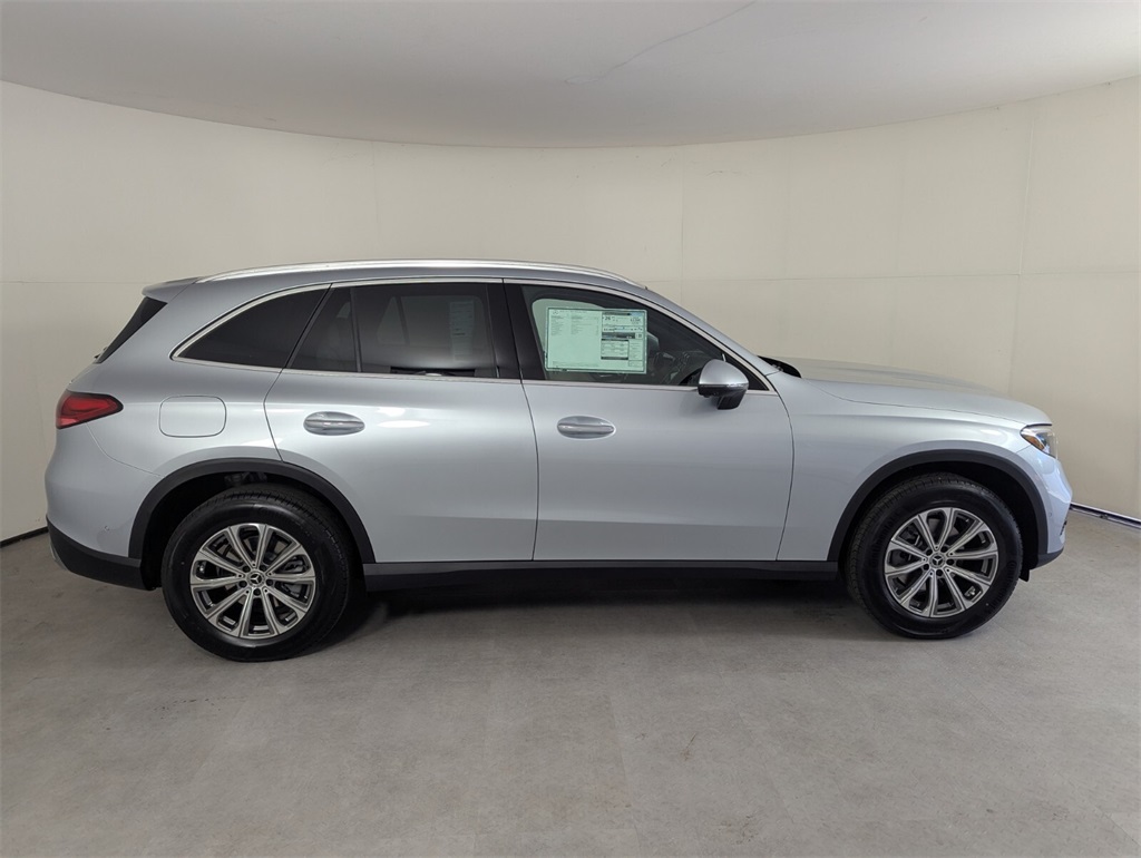 2026 Mercedes Benz GLC 300 4MATIC photo 3