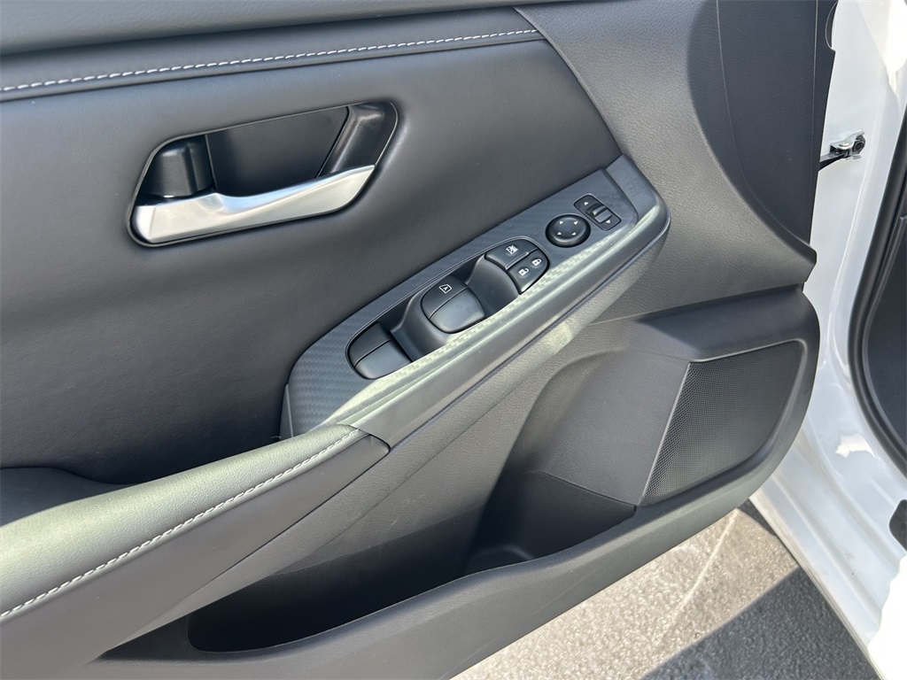 2025 Nissan Sentra SV photo 11