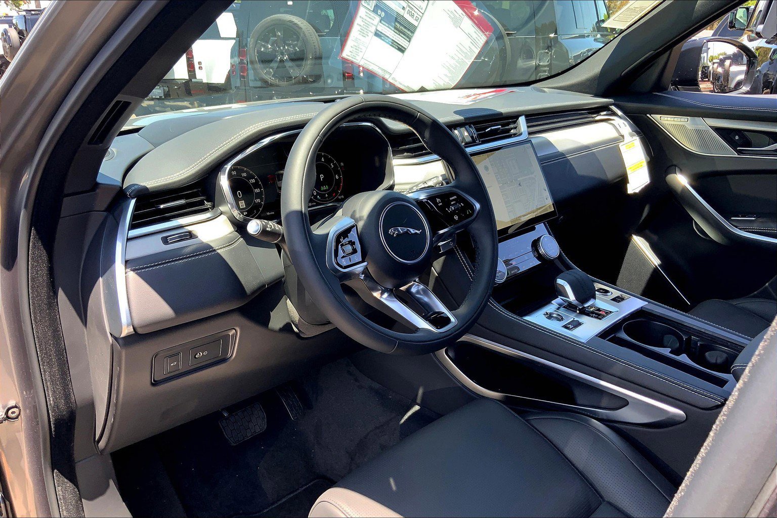 2026 Jaguar F-PACE P250 R-Dynamic S photo 8